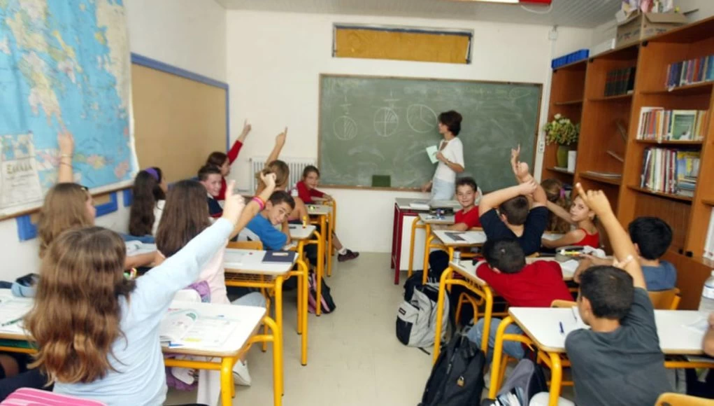 Νίκη Κεραμέως: Νέα ώρα για το πρωινό κουδούνι στα σχολεία και κατάργηση πανεπιστημιακού ασύλου